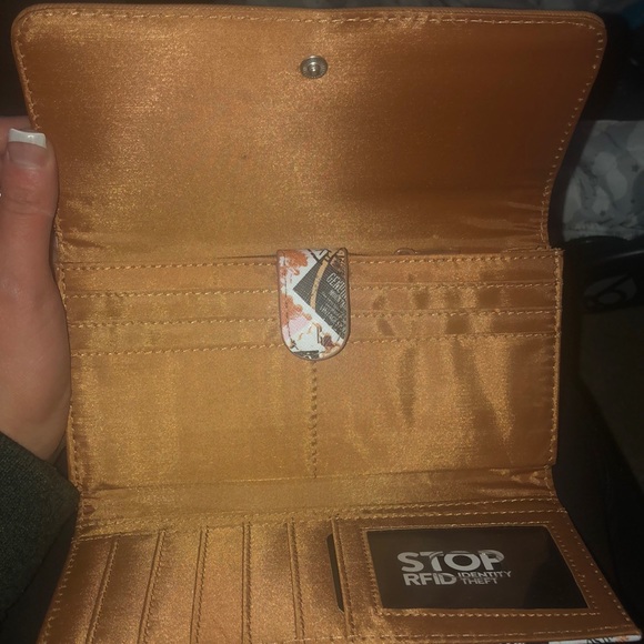 Wallet - Picture 2 of 4